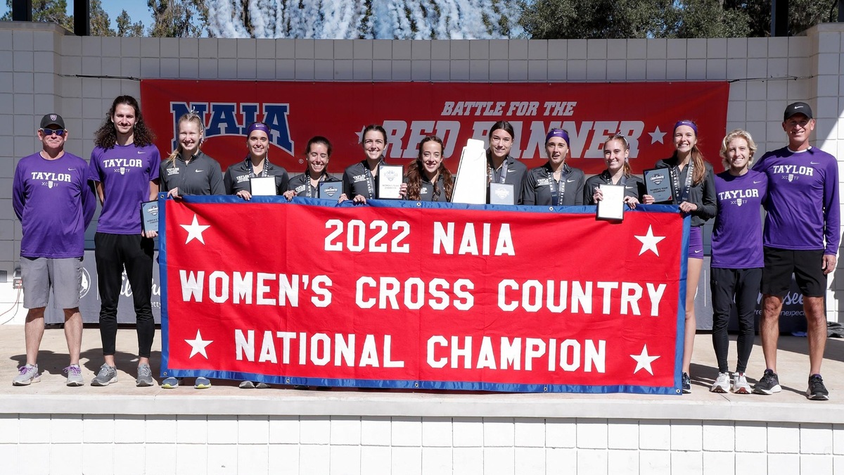 Taylor (Ind.) Women Captured First Red Banner at 2022 NAIA Cross Country Championship